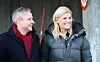 Ordfører i Lyngen Einar Larsen (Folkelista Lyngen) sammen med fylkesordfører Kristina Torbergsen (Ap). Foto: Troms og Finnmark fylkeskommune