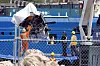 Vrakdeler fra ubåten Titan ble hentet opp på land ved St. John's på Newfoundland. Fem personer mistet livet da ubåten imploderte under en ekspedisjon til Titanic-vraket. Foto: Paul Daly / The Canadian Press / AP / NTB