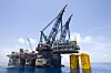 Hvis KNM Helge Ingstad skal løftes om bord på en lekter for transport til Haakonsvern, kan det bli behov for et stort tungløftfartøy, Heeremas Thialf kan ta opp til 14.000 tonn med løftehøyde opp til 93 meter. Foto: Heerema