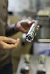 Påkoblingsverktøyet er et hydraulisk drevet leddsystem for posisjonering og sammenkombing av stikkledning med bajonettilkobling til anboringsstykket. Verktøyet sitter inne i stikkledningen og har kamera og lys. Foto: Mathias Klingenberg