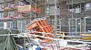 En anleggsheis i Ursvik i Sundbyberg utenfor Stockholm raste 20 meter og fem bygningsarbeidere omkom.
