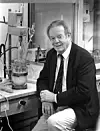 Mannen bak kulene, Jon Ugelstad, i laboratoriet. Foto: Sintef