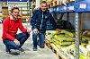 Ronny Bakken i Gausdal Landhandleri og Bjørn Heggen i GLAVA diskuterer ferdigbetong fra Weber. Foto: Delta V