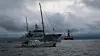 Den kontroversielle letebrønnen like sør for Lofoten inneholdt litt olje, men ikke nok til å være lønnsomt å utvinne. Miljøorganisasjonene mener dette er svært gode nyheter. Både Bellona og Natur og Ungdom har aksjonert mot leteboringer. Her er Bellona-båten Kallinika, som vises bort av kystvakta foran boreriggen West Hercules.
