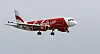 Et Airbus-fly fra selskapet Air Asia på vei inn til landing utenfor Indonesias hovedstad Jakarta.