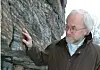 GEOLOGISKE STRUKTURER: Geolog Svein Eggen i Gassnova SF søker etter egnet sted på land for å finne geologiske strukturer sm kan egne seg som laboratorium for CO2-lagring.