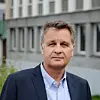 Professor Jon Iden tilbyr sine studenter et PRINCE2-kurs, holdt av Metier.