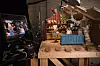 STOP MOTION: Qvisten Animation bruker vanlige speilreflekskameraer til å knipse ett og ett bilde som skal utgjøre filmen. Her fra settet til bakeriet, der landets mest kjente bakefadese snart skal avsløres. Foto: TU Story Lab
