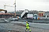 Biler fullastet med Glasopor kjører helt frem til der massene skal brukes, og tipper dem ned på plass. Foto: Story Labs