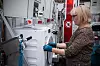 Nesten komplett: Mennesker er involvert i alle ledd, selv etter at robotene har gjort sin jobb. Det sikrer en uovertruffen kvalitet.