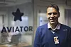 SMARTE IT-SYSTEMER: Aviator, her ved IKT-koordinator John S. Auganes, har fjernet opptill 90 prosent av de manuelle loggførings-oppgavene. Det gjør driften av nordiske flyplasser mer effektiv. Foto: Fredrik Lian, Spekterfilm.no