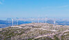 Øyfjellet Wind har tirsdag oppdatert nettsiden sin med en melding om at vingene er brukket og at de vil dekke over de ulike komponentene og starte opprydningen i området så snart vært tillater det.