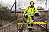 Landmåler Marius Ryeng måler sporgeometri med GEDO måletralle. Foto: Scan Survey