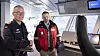 Skipssjef Kjell Ivar Kjelsnes og verftssjef Ronny O. Langset på brua til KV Bjørnøya som har toppfart på 22 knop, velutstyrt trimrom og bysse som kan betjene et lite cruiseskip.
