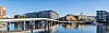 Ved enden av denne gang- og sykkelbroen over Nidelven ligger DNBs hovedkontor i Trondheim. Foto: TUM Studio
