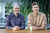 Ole Martin Engh og Marius Kaasbøll trives med arbeidsoppgavene i DNB. Foto: TUM Studio