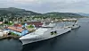 KV Jan Mayen til kai i Sortland med KV Andenes i Nordkapp-klassen bak. Jan Mayen-klassen erstatter Nordkapp-klassen. Bildet viser den store forskjellen i størrelse. Foto: Kystvakten