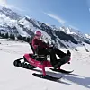 Arosno lanserer det de kaller en snø-mountainbike, som trekkes fram pedalkraft og elmotor. Den har belter fra snøscooter-produsenten Camso. Foto: Arosno