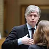 Klima- og miljøminister Ola Elvestuen (V) vil fortsatt prioritere å bygge et nett av fyllestasjoner for hydrogenbiler i Norge. Bilde: Peder Qvale