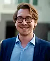 Vårt bidrag til SMB-Norge er en enkel og forutsigbar sikkerhetsløsning som sikrer virksomheten mot avanserte trusler. Skalerbar og fleksibel lisensiering, med konkurransedyktige priser vi er stolte av, sier Sikkerhetsrådgiver Theodore Grødahl.