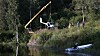 Avinors elfly heises opp fra vannet etter nødlandingen 14. august.
