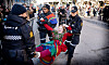 En av Fosen-aksjonistene bæres bort fra Justisdepartementet av politiet.