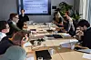 SPISSER HISTORIEN: Investor og entreprenør Sean Percival er blant ekspertene deltakerbedriftene møter i TINC. Her hjelper han dem med å spisse historien om dem selv. Foto: Lars Rolland/Innovasjon Norge