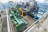Fresene fanger alt som fortsatt ligger på overflaten av vannet, før det fortsetter langs kantene av lekteren i en sirkel. Foto: Arash A. Nejad