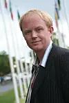 GIR NVE PEPPER: Lars Haltbrekken i Norges Naturvernforbund synes Bjørn Wold i NVE forskutterer Stortingets håndtering av småkraftvurdering på en håpløs måte.