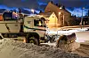 En brøytebil måker seg gjennom Trondheims snøtunge gater.