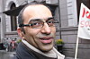 - Jeg tar meg ikke nær av dette, det er en demokratisk rett å demonstrere, sier Shahzad Rana.