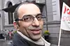 - Jeg tar meg ikke nær av dette, det er en demokratisk rett å demonstrere, sier Shahzad Rana.