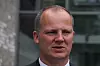 Samferdselsminister Ketil Solvik-Olsen kutter i bredbåndsmidler, men lover at terskelen for lønnsomhet i ekom-utbygging skal bli lavere.
