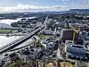 Dagens E18 følger sjøkanten ved Sandvika og skiller byen fra friluftsområdet Kadettangen (t.v.). Det ble ikke bevilget penger til videre utbygging av E18 Vestkorridoren i ny transportplan.