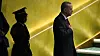 Tyrkias president Recep Tayyip Erdogan blir her eskortert til podiet under møtet i FNs generalforsamling tirsdag.