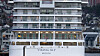 Møbler ligger slengt rundt på balkongene i hekken av Viking Sky.