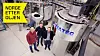 Dynatec samarbeider med Instiutt for Energiteknikk (Ife) om utviklingen av en helt ny reaktor som skal gjøre det mye billigere å produsere silisium til solceller. Reaktoren viser etter sigende svært gode resultater. Her Hallgeir Klette ved Ife (t.v.), prosjektingeniør Sverre Sørensen i Dynatec og forskningsleder Werner Filtvedt.