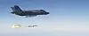Et F-35A (AF-6) skyter et AIM-120 Amraam mot et luftmål under testing over Stillehavet onsdag.