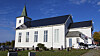 Med solcellepaneler som på avstand ser ut som skiferplater, har Strand kirke i Rogaland blitt velsignet med mer strøm enn den trenger.Foto: Kristoffer Nåden Havn, Nåden Media / NTB scanpix