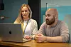 Kine og Even setter pris på det tverrfaglige miljøet, som gjør det inspirerende å løse problemer sammen. Foto: TUM Studio