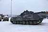 De nye CV90 stormpanservognene som Norge skal ta i bruk om halvannet år blir utstyrt med gummibelter slik som på denne testvogna hos produsenten, BAE Systems Hägglunds.