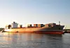 MELLOMSTOR: MV Maersk Drury har plass til 5.044 containere. Bare en prosent av lastplassen ofres for å få plass til LNG-tanker og anlegg for regassifisering av den flytende naturgassen.