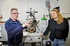 Ragnhild Hancke, her sammen med kollega Christoph Frommen, på magnetlaboratoriet til Ife.