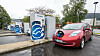 NIssan Leaf på en hurtigladestasjon.