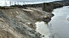 Anlegg Øst Entreprenør i gang med erosjonssikring av Ådalselva langs E16 nord for Hønefoss.