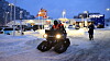 Mange trengte hjelp på Sørlandet onsdag. Her kjører Tommy Tofteland fra Sivilforsvaret Ida Engen fra hjemmesykepleien på grunn av det kraftige snøværet som har gjort veier ufremkommelige.