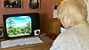 Gjennom KOMPen får Julie Hagane i Bamble bilder og korte tekstmeldinger fra familien. KOMPen har bare én stor bryter og når skjermen skrus på, starter bildekarusellen automatisk. Familien sender inn bilder via en app. Det går også an å bruke skjermen til videosamtale.