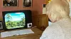 Gjennom KOMPen får Julie Hagane i Bamble bilder og korte tekstmeldinger fra familien. KOMPen har bare én stor bryter og når skjermen skrus på, starter bildekarusellen automatisk. Familien sender inn bilder via en app. Det går også an å bruke skjermen til videosamtale.