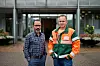 Thomas Meisfjord (til venstre) og Ole Erik Thingstad håper entreprenørene vil ta mer av risikoen i vann- og avløpsprosjekter. Her foran Eidsvoll rådhus. Foto: Mathias Klingenberg