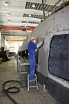 FINSLIP: Overbygget til en 40 meter lang hurtigbåt i hallen hos Brødrene Aa. Verftet kan i gjennomsnitt bygge fem båter i året.